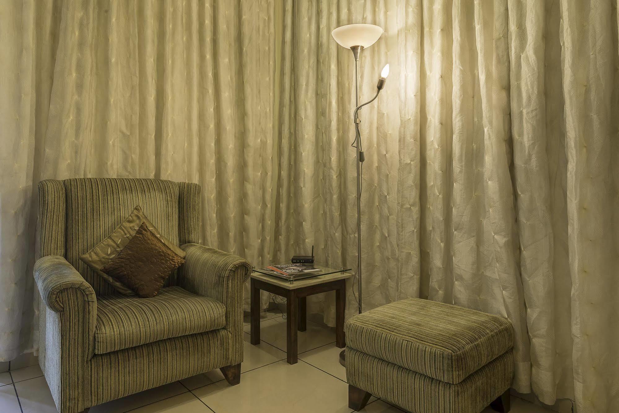 Mayflower Hayz Boutique Bangalore Extérieur photo
